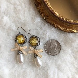 Vintage style dangle pearl earrings with floral and baby apricot color bow